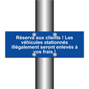 Réservé aux clients ! Les véhicules stationnés illégalement seront enlevés à vos frais !