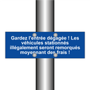 Gardez l'entrée dégagée ! Les véhicules stationnés illégalement seront remorqués moyennant des frais !