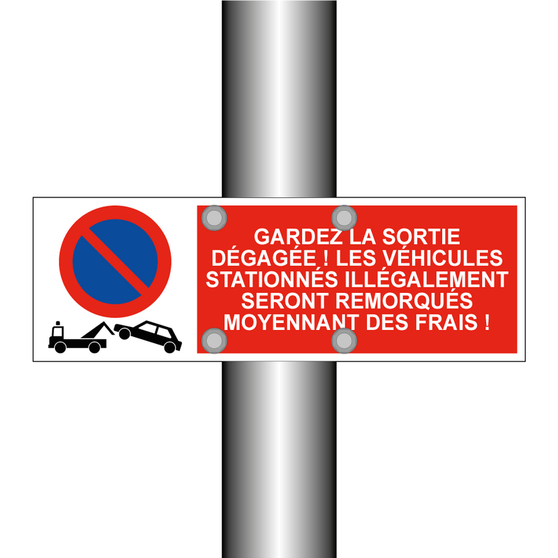 Gardez la sortie dégagée ! Les véhicules stationnés illégalement seront remorqués moyennant des frais !