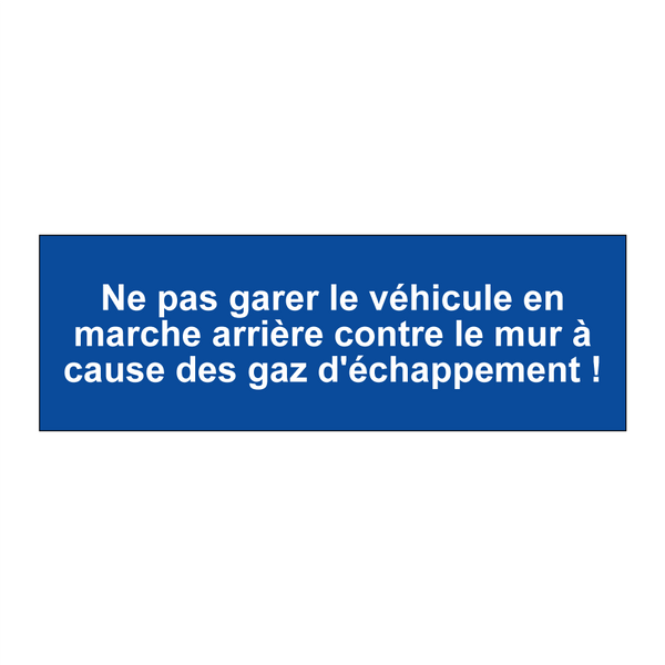 Ne pas garer le véhicule en marche arrière contre le mur à cause des gaz d'échappement !