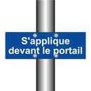 S'applique devant le portail