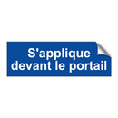 S'applique devant le portail