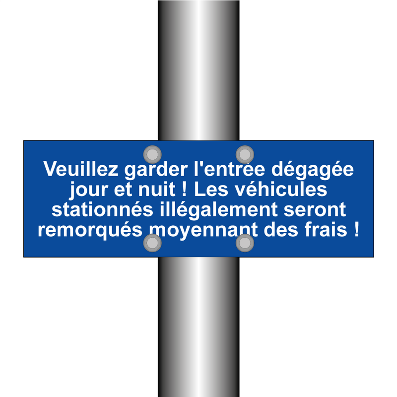 Veuillez garder l'entrée dégagée jour et nuit ! Les véhicules stationnés illégalement seront remorqués moyennant des frais !