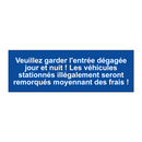 Veuillez garder l'entrée dégagée jour et nuit ! Les véhicules stationnés illégalement seront remorqués moyennant des frais !