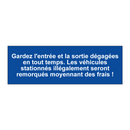 Gardez l'entrée et la sortie dégagées en tout temps. Les véhicules stationnés illégalement seront remorqués moyennant des frais !