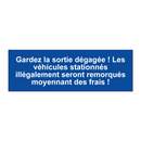 Gardez la sortie dégagée ! Les véhicules stationnés illégalement seront remorqués moyennant des frais !