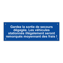 Gardez la sortie de secours dégagée. Les véhicules stationnés illégalement seront remorqués moyennant des frais !