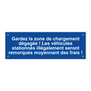 Gardez la zone de chargement dégagée ! Les véhicules stationnés illégalement seront remorqués moyennant des frais !