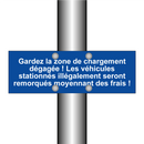 Gardez la zone de chargement dégagée ! Les véhicules stationnés illégalement seront remorqués moyennant des frais !