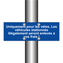 Uniquement pour les vélos. Les véhicules stationnés illégalement seront enlevés à vos frais !