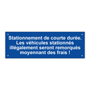 Stationnement de courte durée. Les véhicules stationnés illégalement seront remorqués moyennant des frais !