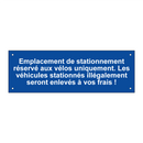 Emplacement de stationnement réservé aux vélos uniquement. Les véhicules stationnés illégalement seront enlevés à vos frais !