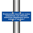 Emplacement réservé aux motos uniquement. Les véhicules stationnés illégalement seront enlevés à vos frais !