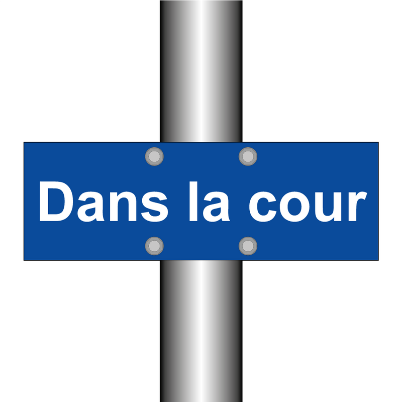 Dans la cour