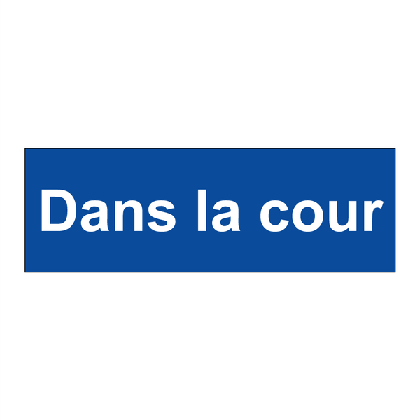 Dans la cour