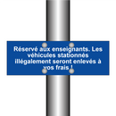 Réservé aux enseignants. Les véhicules stationnés illégalement seront enlevés à vos frais !