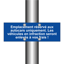 Emplacement réservé aux autocars uniquement. Les véhicules en infraction seront enlevés à vos frais !