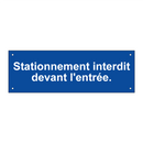 Stationnement interdit devant l'entrée.
