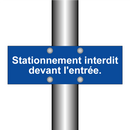 Stationnement interdit devant l'entrée.