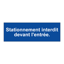 Stationnement interdit devant l'entrée.
