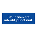 Stationnement interdit jour et nuit.