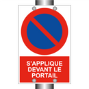 S'applique devant le portail