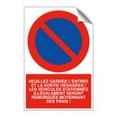 Veuillez garder l'entrée et la sortie dégagées ! Les véhicules stationnés illégalement seront remorqués moyennant des frais !
