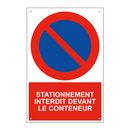 Stationnement interdit devant le conteneur