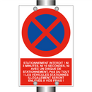 Stationnement interdit ! Ni 3 minutes, ni 10 secondes, ni avec un disque de stationnement, pas du tout ! Les véhicules stationnés illégalement seront enlevés à vos frais !