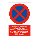 Gardez la sortie dégagée ! Les véhicules stationnés illégalement seront remorqués moyennant des frais !