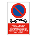 Gardez la sortie dégagée ! Les véhicules stationnés illégalement seront remorqués moyennant des frais !