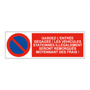 Gardez l'entrée dégagée ! Les véhicules stationnés illégalement seront remorqués moyennant des frais !
