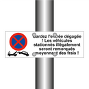 Gardez l'entrée dégagée ! Les véhicules stationnés illégalement seront remorqués moyennant des frais !