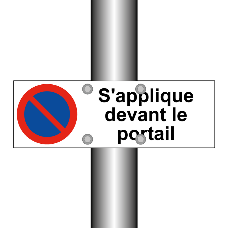 S'applique devant le portail