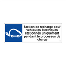 Station de recharge pour véhicules électriques stationnés uniquement pendant le processus de charge