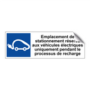 Emplacement de stationnement réservé aux véhicules électriques uniquement pendant le processus de recharge