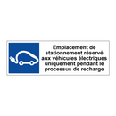 Emplacement de stationnement réservé aux véhicules électriques uniquement pendant le processus de recharge