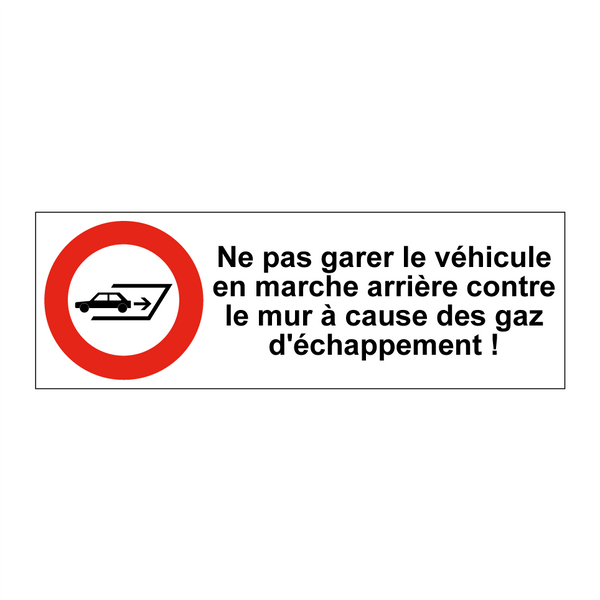 Ne pas garer le véhicule en marche arrière contre le mur à cause des gaz d'échappement !