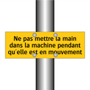 Ne pas mettre la main dans la machine pendant qu'elle est en mouvement