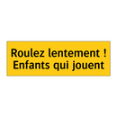 Roulez lentement ! Enfants qui jouent