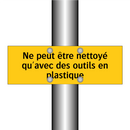 Ne peut être nettoyé qu'avec des outils en plastique