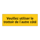 Veuillez utiliser le trottoir de l'autre côté