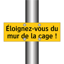 Éloignez-vous du mur de la cage !