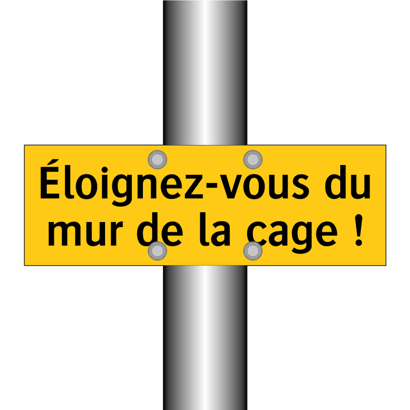 Éloignez-vous du mur de la cage !