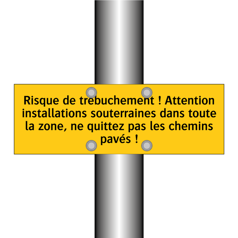 Risque de trébuchement ! Attention installations souterraines dans toute la zone, ne quittez pas les chemins pavés !