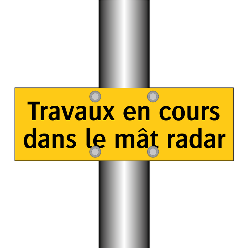 Travaux en cours dans le mât radar