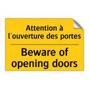 Attention à l'ouverture des portes /.../ - Beware of opening doors