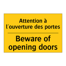 Attention à l'ouverture des portes /.../ - Beware of opening doors