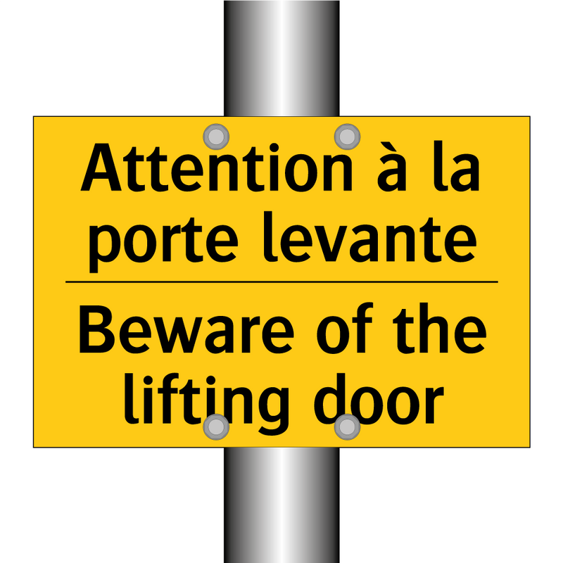 Attention à la porte levante - Beware of the lifting door