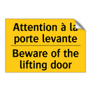 Attention à la porte levante - Beware of the lifting door